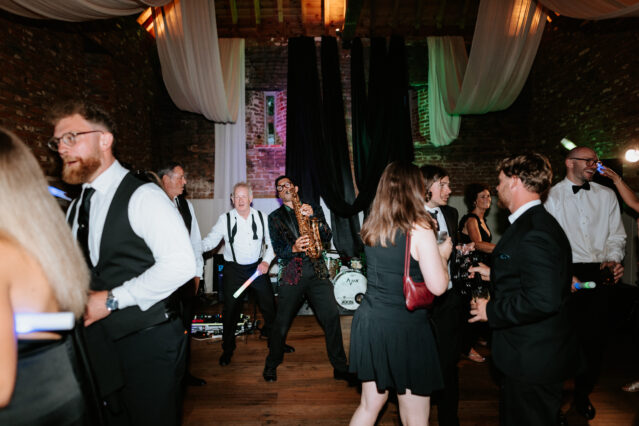 Hannah & Tim Wedding: Chloe Ellis Photography